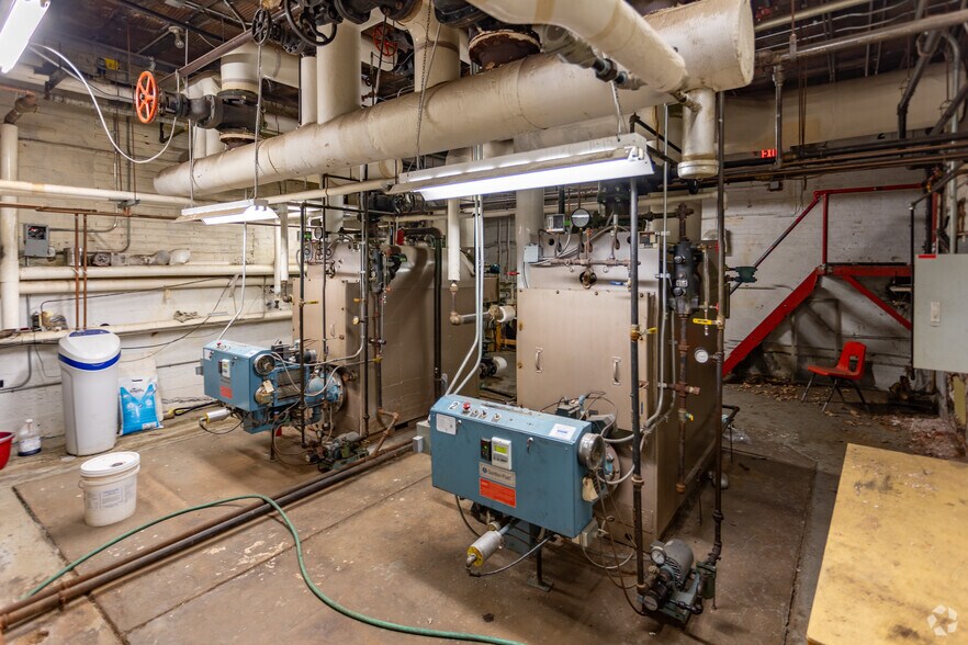 More Photos Of 132 1st Ave S, Motley Light Manufacturing For Sale