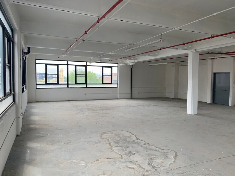 More Photos Of 753-755 E 134th St, Bronx Warehouse For Lease