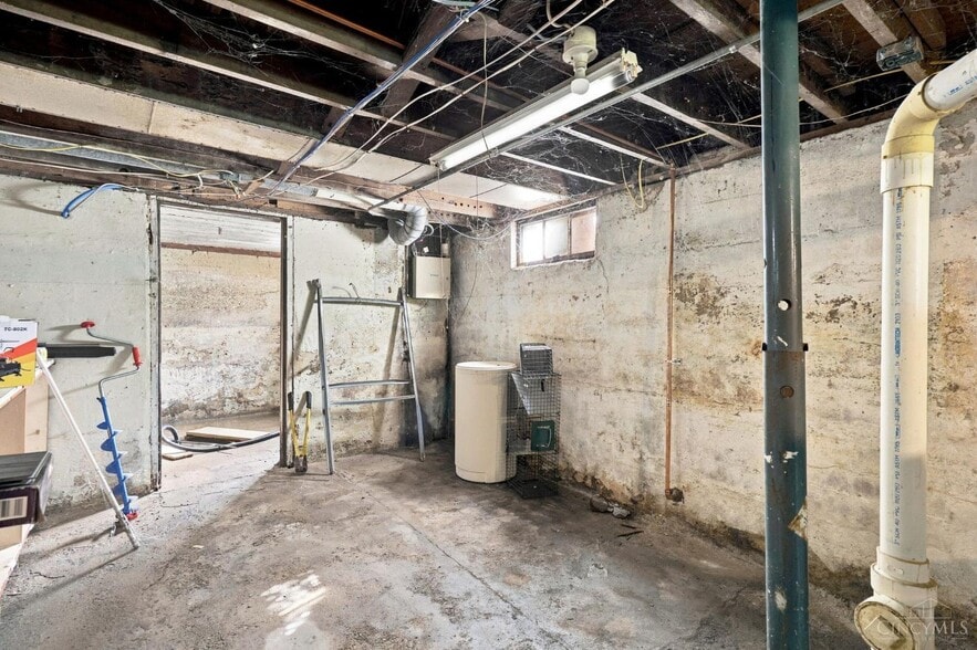 More Photos Of 1077 Millville Ave, Hamilton Freestanding For Sale