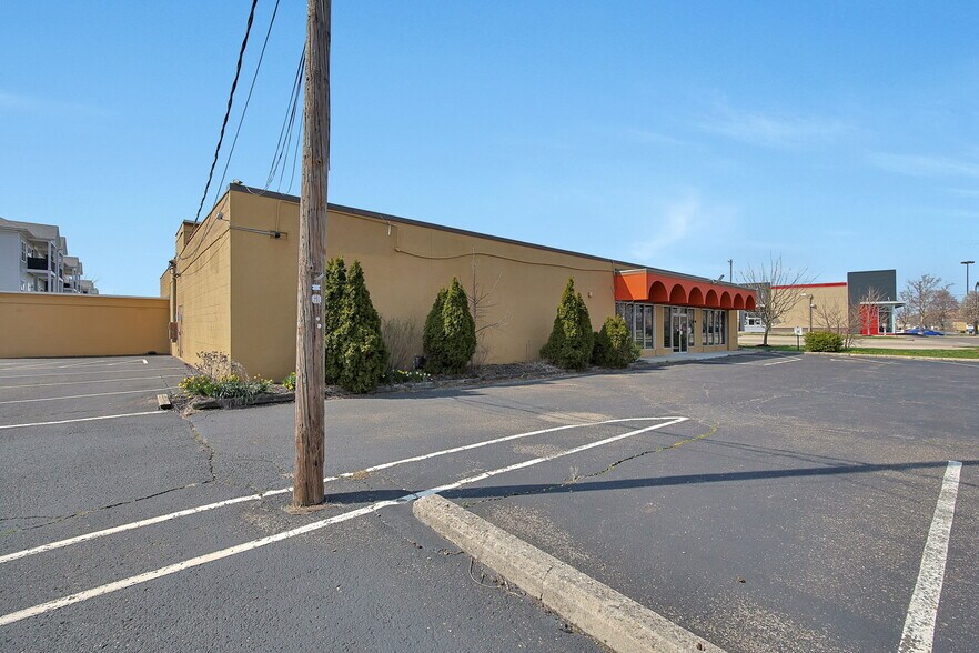 More Photos Of 37 Robinwood Ave, Whitehall Freestanding For Lease