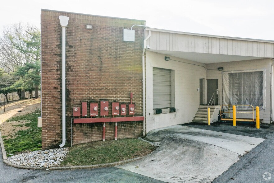 More Photos Of 3955-3979 Deep Rock Rd, Richmond Light Distribution For Lease