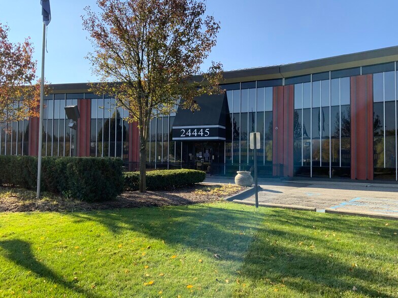 More Photos Of 24445 Northwestern Hwy, Southfield Office For Lease