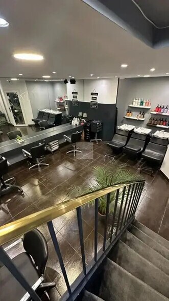 More Photos Of 29 Rue De L'Arcade, Paris Flex For Lease