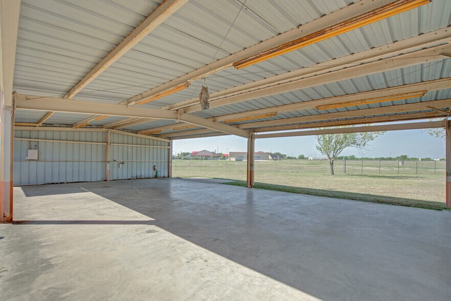 More Photos Of 4210 E Main Ave, Alton Office For Sale