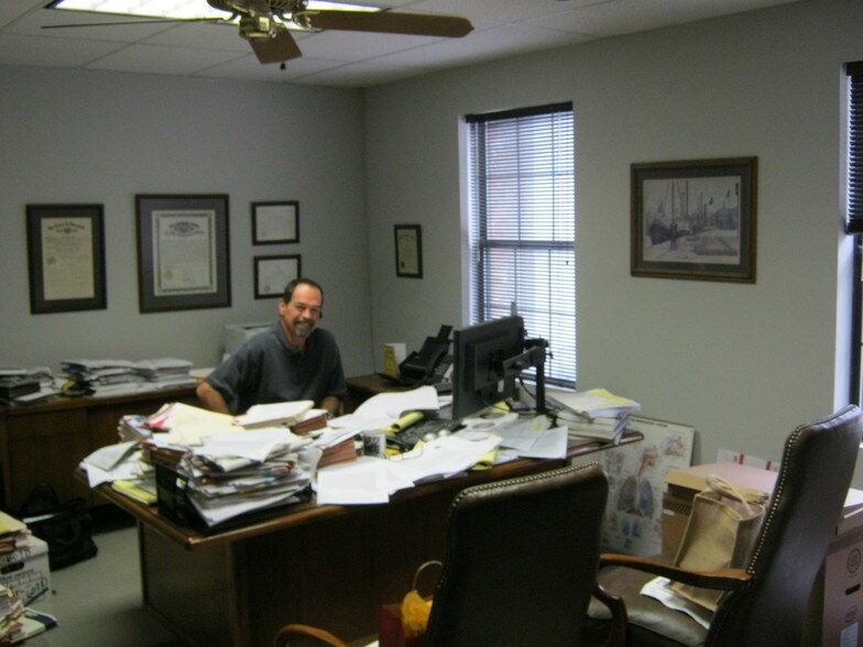 More Photos Of 922 Oak St, Kansas City Office For Sale