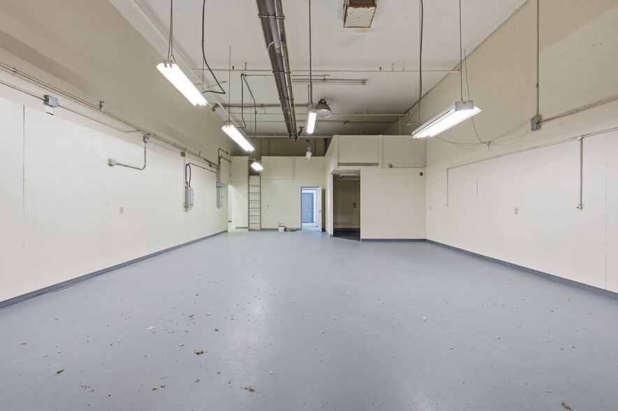 More Photos Of 12150 Charles Dr, Grass Valley Warehouse For Sale