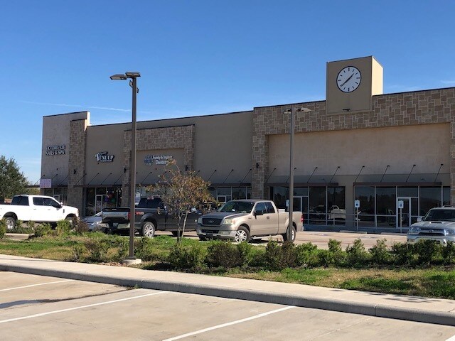 More Photos Of 2111 W Parkwood Ave, Friendswood Storefront Retail Office For Lease