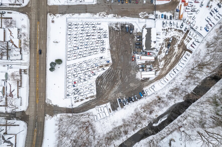 More Photos Of 3120 E 170th St, Lansing Truck Terminal For Sale