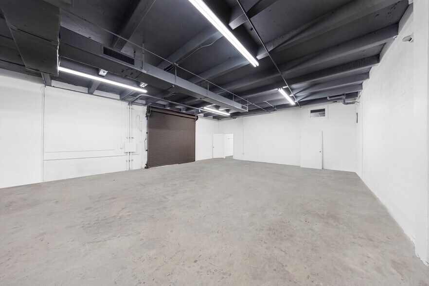 More Photos Of 7550 W 2nd Ct, Hialeah Warehouse For Lease