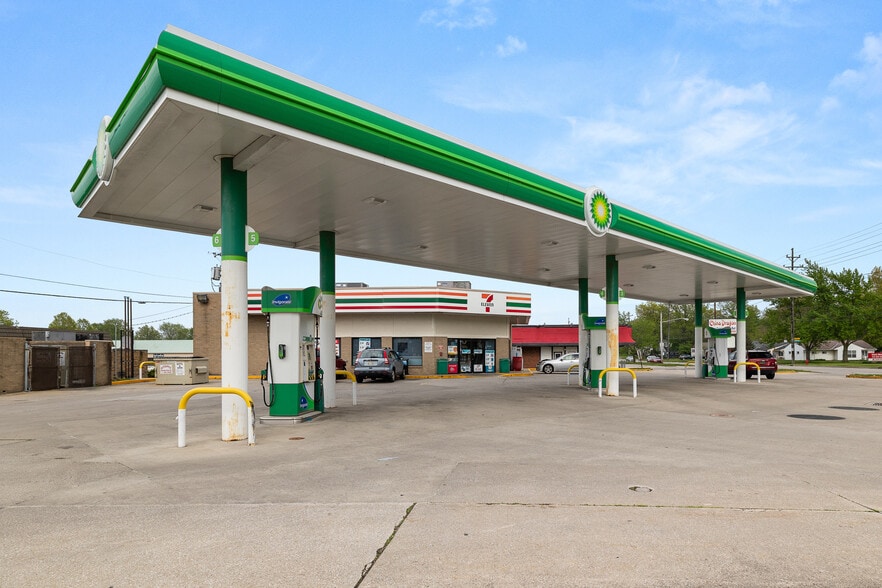 More Photos Of 11690 Snow Rd, Cleveland Convenience Store For Sale