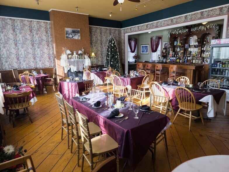 More Photos Of 15 Berkley Rd, Barnesville Restaurant For Sale