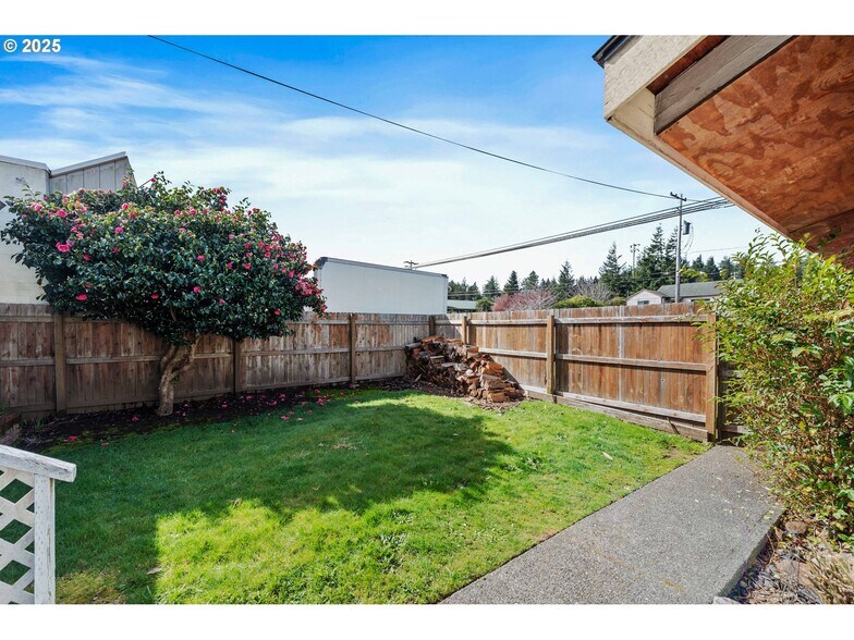 More Photos Of 2235 Broadway Ave, North Bend General Retail For Sale