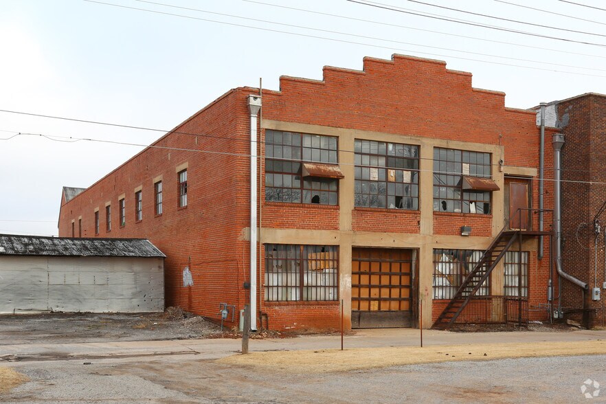 More Photos Of 611-613 W Chickasha Ave, Chickasha Storefront Retail Office For Lease