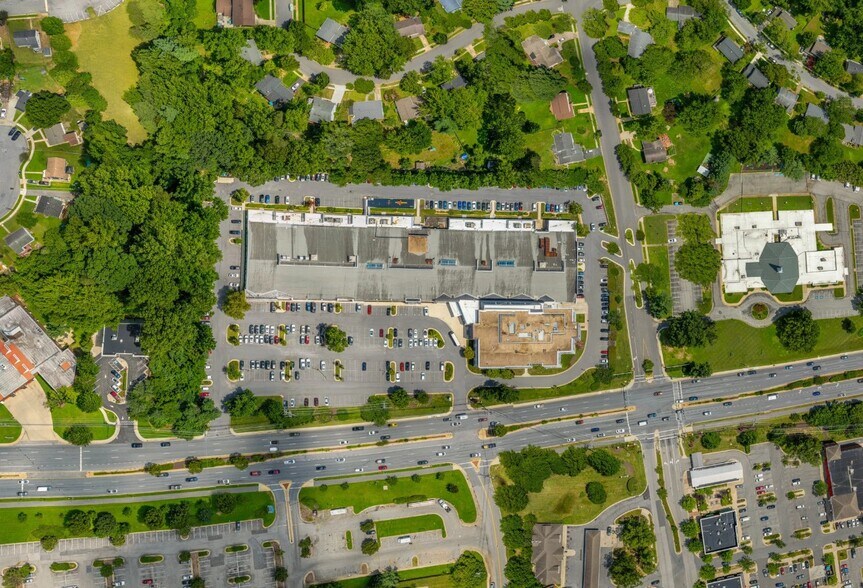 More Photos Of 1750 Forest Dr, Annapolis Medical For Lease