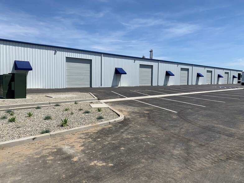 More Photos Of 3805 Gilmore Ave, Bakersfield Unknown For Lease