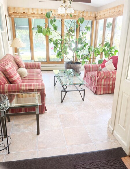 More Photos Of 10 Bruen Ct, Rensselaer Hospitality For Sale