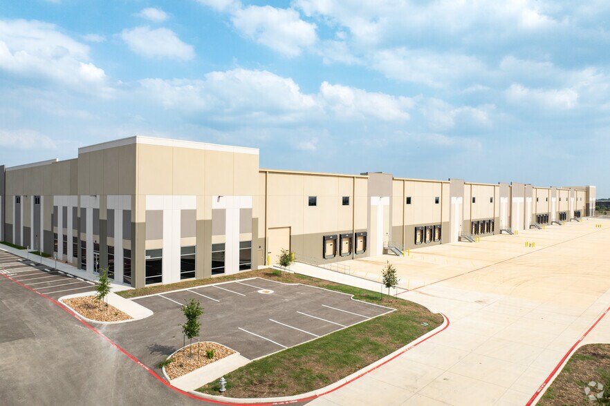 More Photos Of 1122 S Foster Rd, San Antonio Unknown For Lease