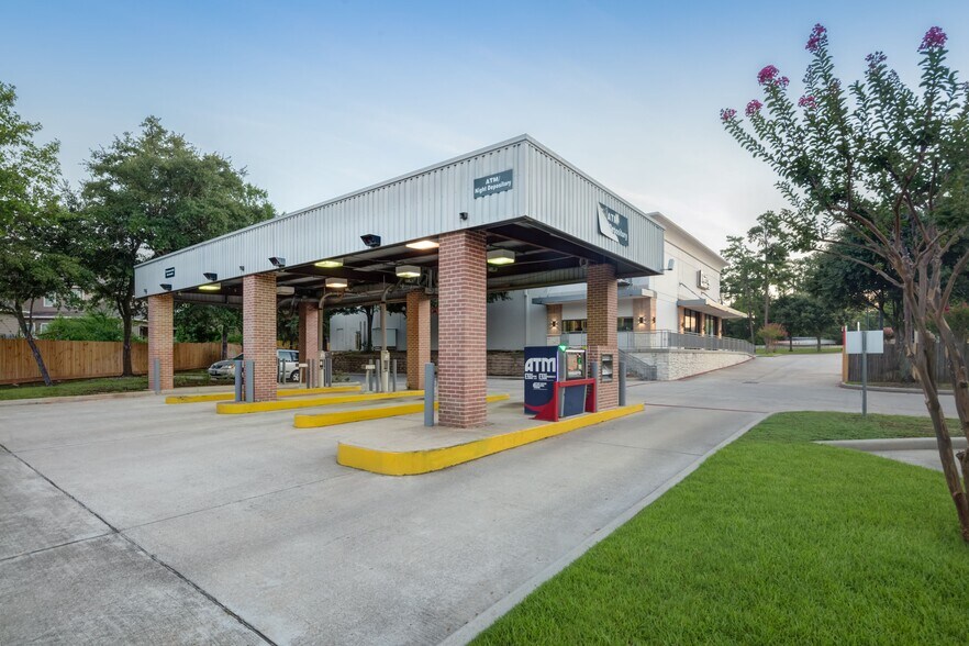 More Photos Of 2105-2129 W Davis St, Conroe Unknown For Lease