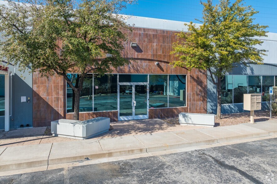 More Photos Of 168 N Gibson Rd, Henderson Office For Lease
