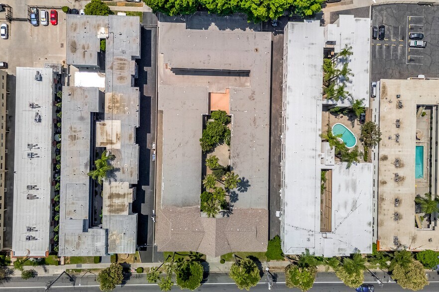 More Photos Of 20234 Roscoe Blvd, Los Angeles Apartments For Sale