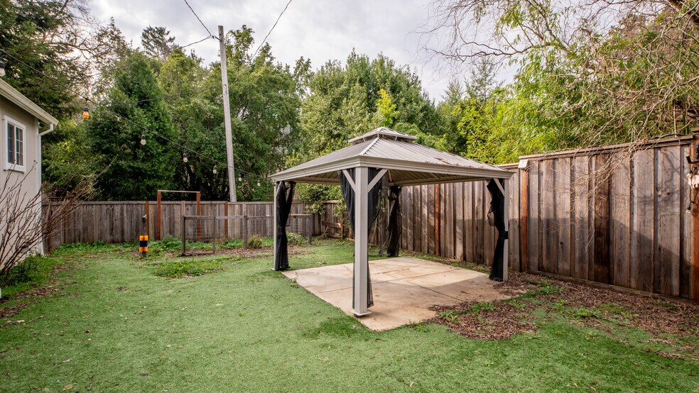 More Photos Of 567 San Geronimo Valley Dr, San Geronimo Apartments For Sale