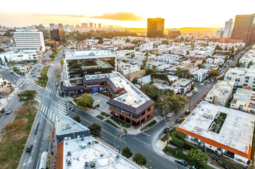 More Photos Of 11740 San Vicente Blvd, Los Angeles Storefront For Lease