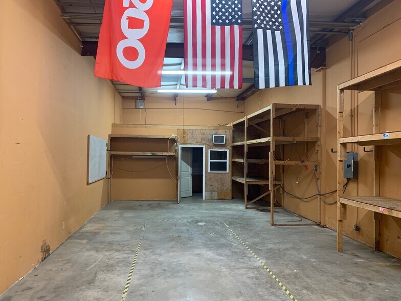 More Photos Of 1031-1035 Putman Dr, Huntsville Flex For Lease