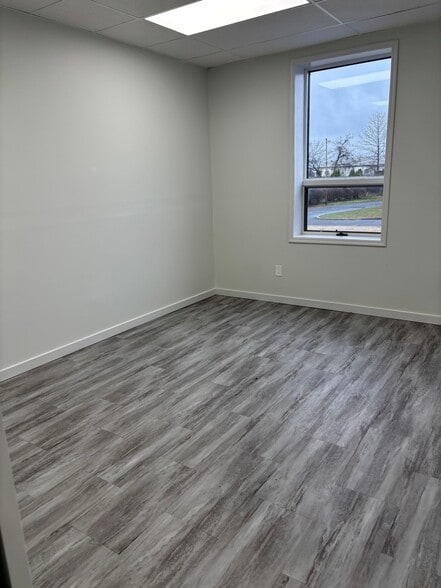 More Photos Of 225 County Road 522, Manalapan Township Distribution For Lease