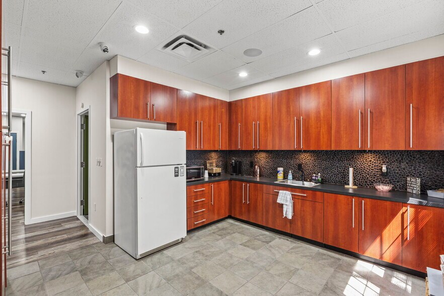 More Photos Of 14230 Park Center Dr, Laurel Office For Lease