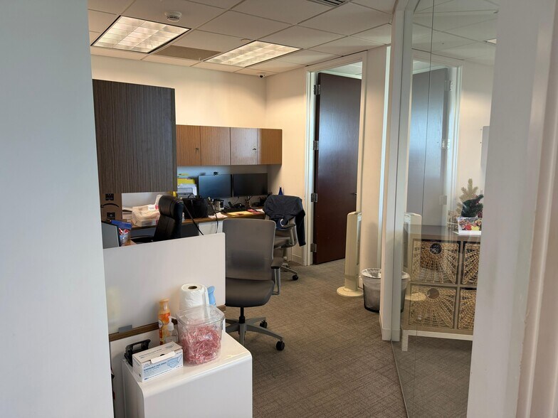 More Photos Of 2601 S Bayshore Dr, Coconut Grove Office For Lease