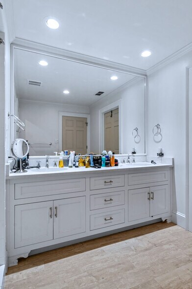 More Photos Of 2334 Lake Park Dr, Albany Office Residential For Sale
