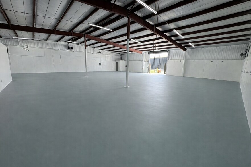 More Photos Of 2621 Skyview Dr, Lakeland Industrial For Lease
