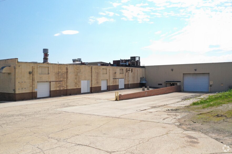 More Photos Of 5626 21st St, Racine Industrial For Sale