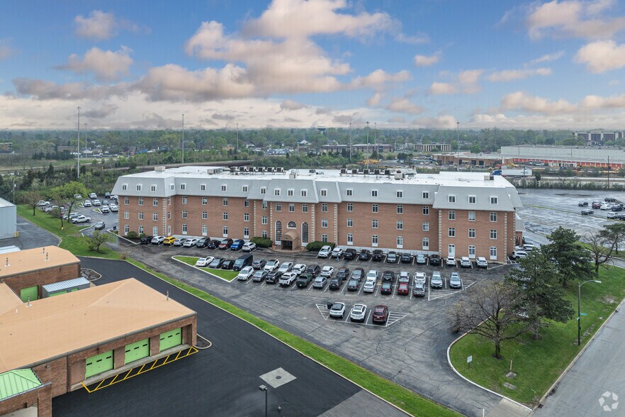 More Photos Of 188 Industrial Dr, Elmhurst Office For Lease