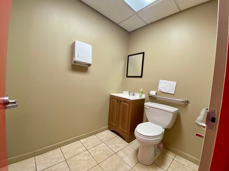 More Photos Of 25-27 E Merrick Rd, Valley Stream Office For Lease