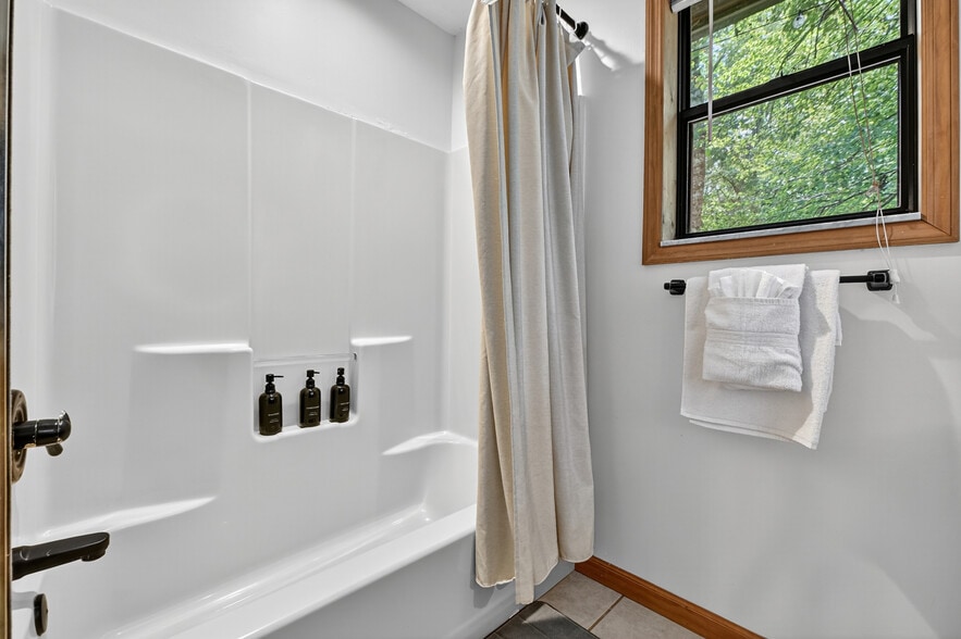 More Photos Of 77 Alpine Way, Blairsville Hotel For Sale