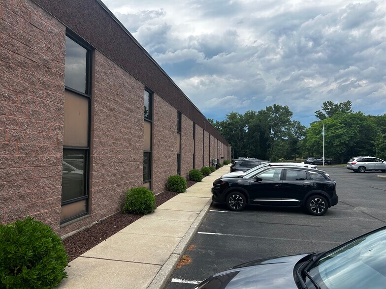 More Photos Of 14-16 Thomas J Rhodes Industrial Dr, Trenton Warehouse For Lease