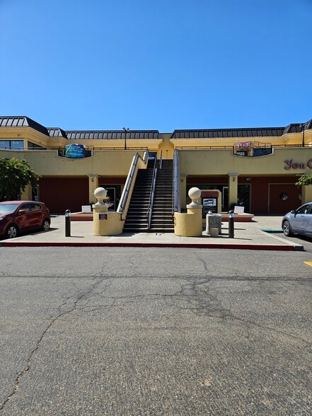 More Photos Of 1110 W Kettleman Ln, Lodi Unknown For Lease