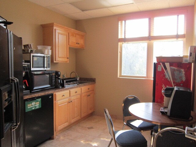More Photos Of 913 Manor Dr NE, Spring Lake Park Office For Lease