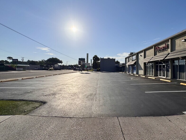 More Photos Of 3642 W Kennedy Blvd, Tampa Storefront For Lease