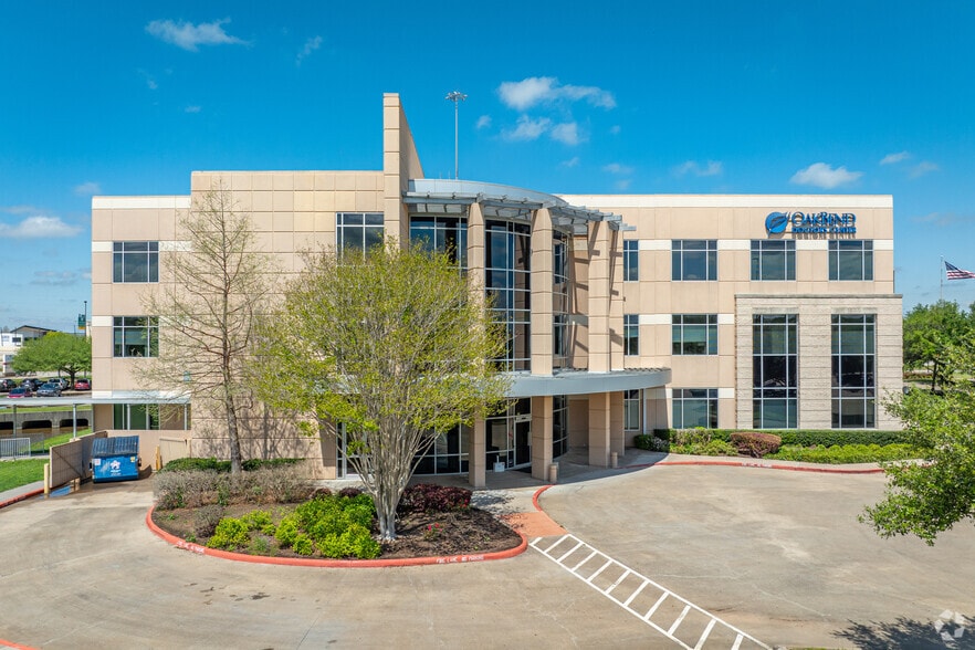 More Photos Of 22001 Southwest Freeway, Richmond Medical For Lease