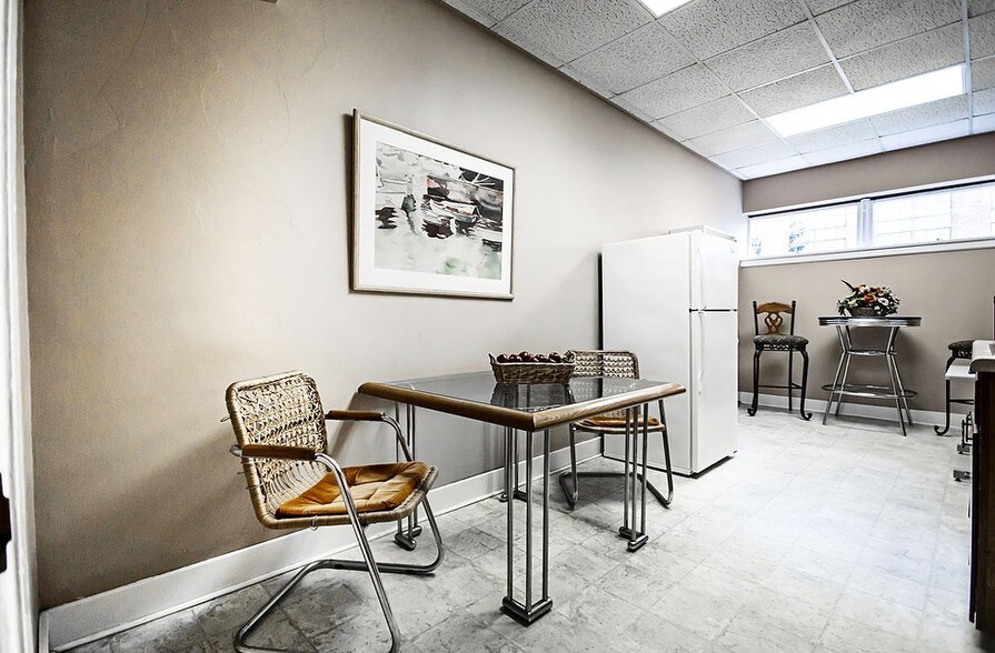 More Photos Of 210 S Main St, Shelbyville Medical For Lease