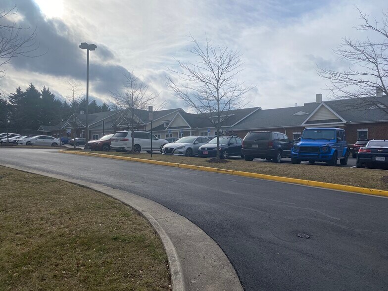 More Photos Of 172 Linden Dr, Winchester Office For Sale