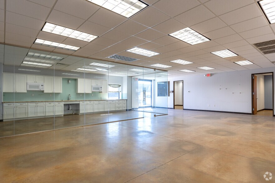 More Photos Of 12306 Shiloh Church Rd, Houston Warehouse For Lease