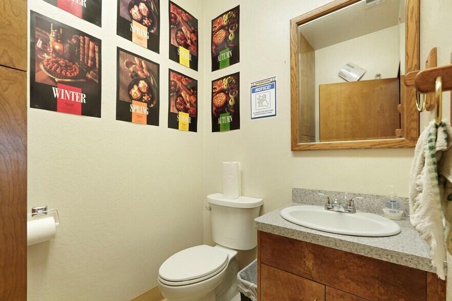 More Photos Of 1820 W Kettleman Ln, Lodi Office For Sale