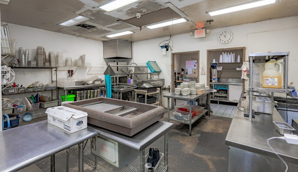 More Photos Of 1205 Main St, Bandera Restaurant For Lease