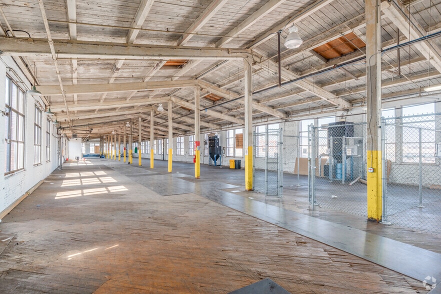 More Photos Of 3775 Kensington Ave, Philadelphia Light Distribution For Sale