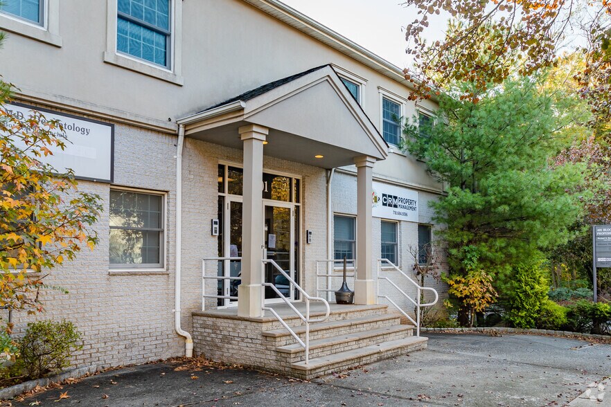 More Photos Of 401 Bloomingdale Rd, Staten Island Office For Sale