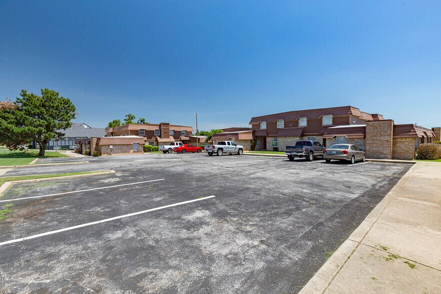 More Photos Of 7404 Lyrewood Ln, Oklahoma City Apartments For Sale