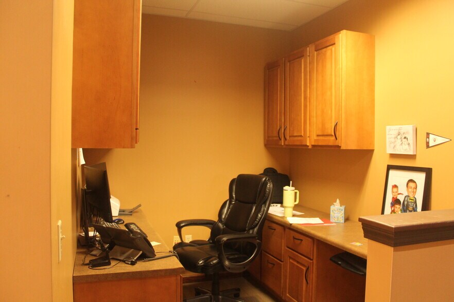 More Photos Of 1401 Financial Park, Carbondale Office For Sale